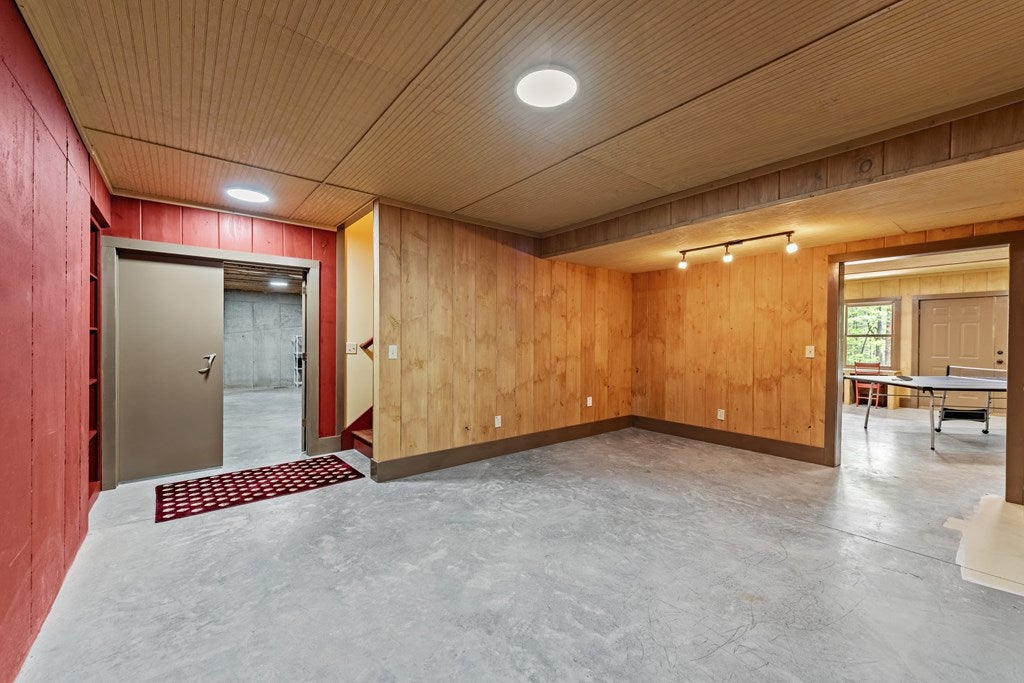 Ellijay, Georgia, 30536, United States, 4 Bedrooms Bedrooms, ,4 BathroomsBathrooms,Residential,Active,1800168