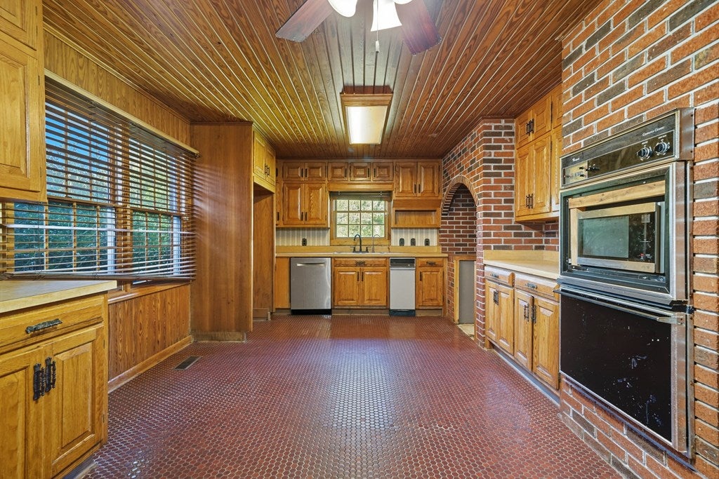 Ellijay, Georgia, 30540, United States, 4 Bedrooms Bedrooms, ,4 BathroomsBathrooms,Residential,Active,1954327