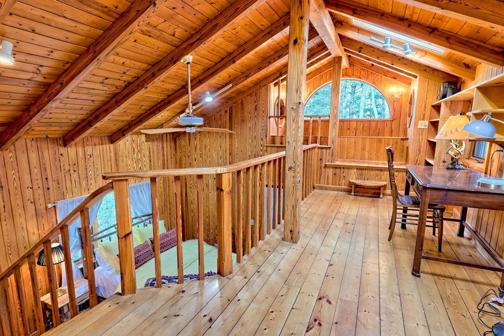 Warne, North Carolina, 28909, United States, 5 Bedrooms Bedrooms, ,6 BathroomsBathrooms,Residential,Active,1968121