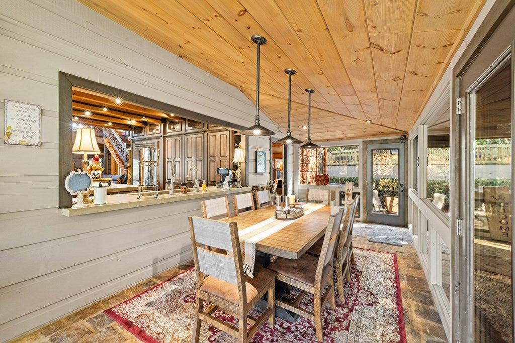 Blue Ridge, Georgia, 30513, United States, 4 Bedrooms Bedrooms, ,4 BathroomsBathrooms,Residential,Active,1990018