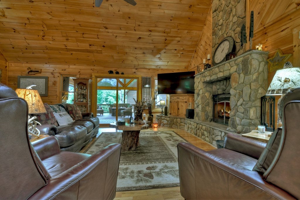 Morganton, Georgia, 30560, United States, 4 Bedrooms Bedrooms, ,6 BathroomsBathrooms,Residential,Active,1944072