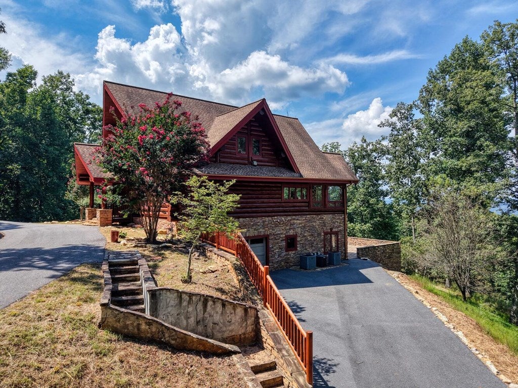 Blairsville, Georgia, 30512, United States, 4 Bedrooms Bedrooms, ,6 BathroomsBathrooms,Residential,Active,1934771