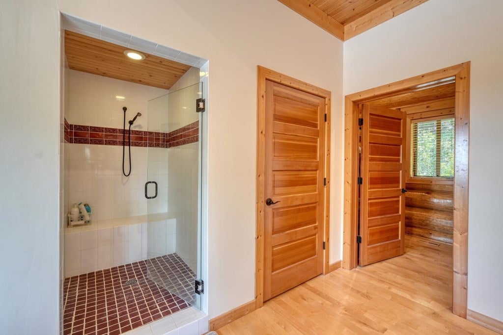 Blairsville, Georgia, 30512, United States, 4 Bedrooms Bedrooms, ,6 BathroomsBathrooms,Residential,Active,1934771