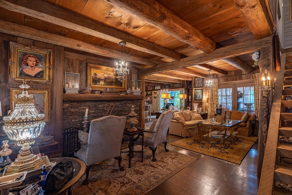 Blairsville, Georgia, 30512, United States, 5 Bedrooms Bedrooms, ,6 BathroomsBathrooms,Residential,Active,1944103