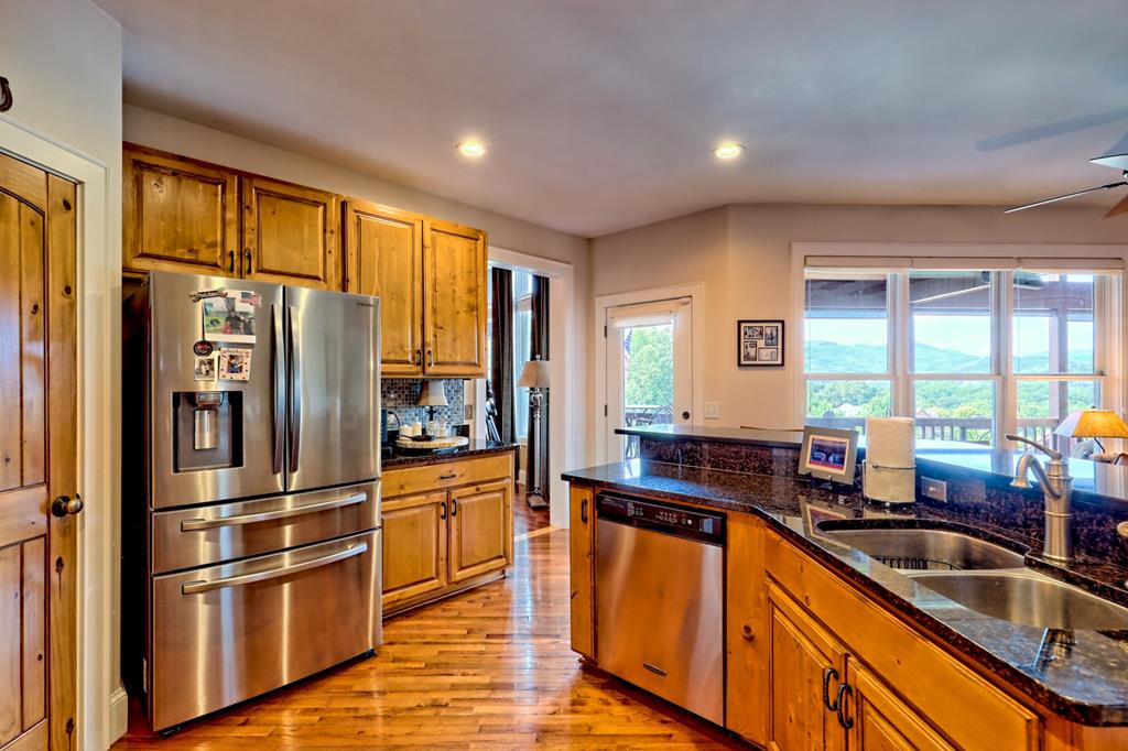Franklin, North Carolina, 28734, United States, 3 Bedrooms Bedrooms, ,4 BathroomsBathrooms,Residential,Active,1945078