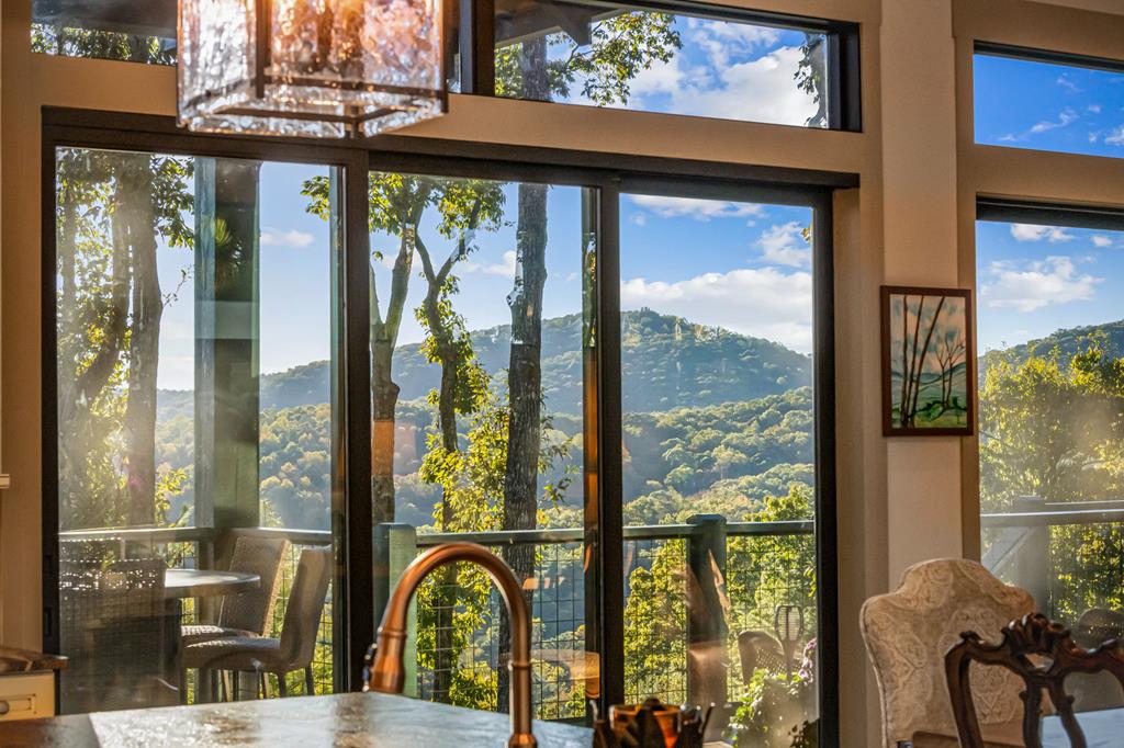 Ellijay, Georgia, 30536, United States, 3 Bedrooms Bedrooms, ,4 BathroomsBathrooms,Residential,Active,1968120