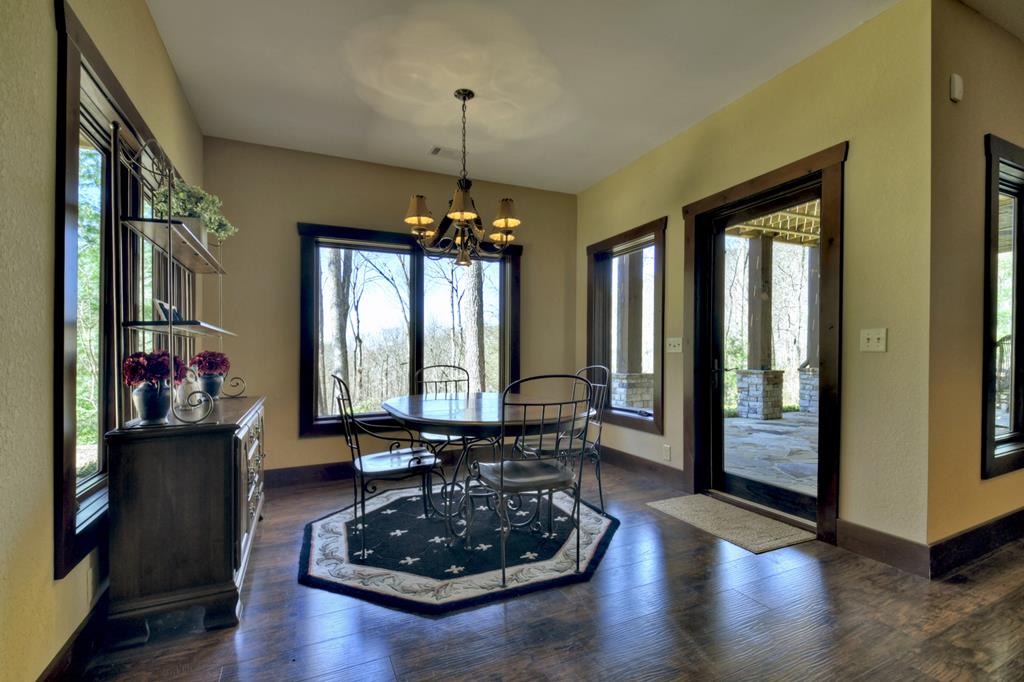 Ellijay, Georgia, 30536, United States, 5 Bedrooms Bedrooms, ,6 BathroomsBathrooms,Residential,Active,1953362