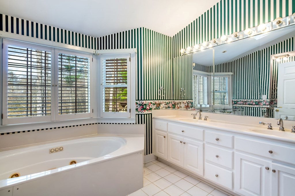 Blairsville, Georgia, 30512, United States, 5 Bedrooms Bedrooms, ,4 BathroomsBathrooms,Residential,Active,1741628
