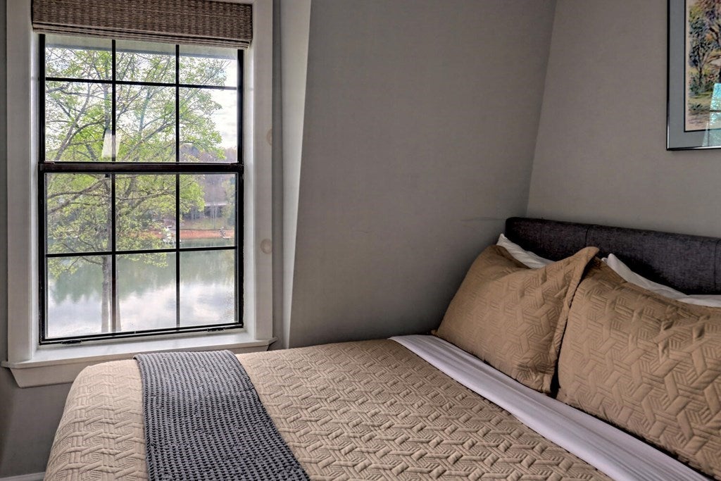 Blairsville, Georgia, 30512, United States, 3 Bedrooms Bedrooms, ,6 BathroomsBathrooms,Residential,Active,1920218