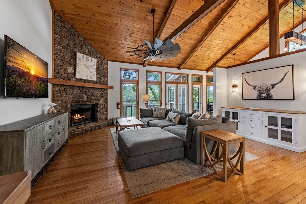 Morganton, Georgia, 30560, United States, 4 Bedrooms Bedrooms, ,3 BathroomsBathrooms,Residential,Pending,1858671