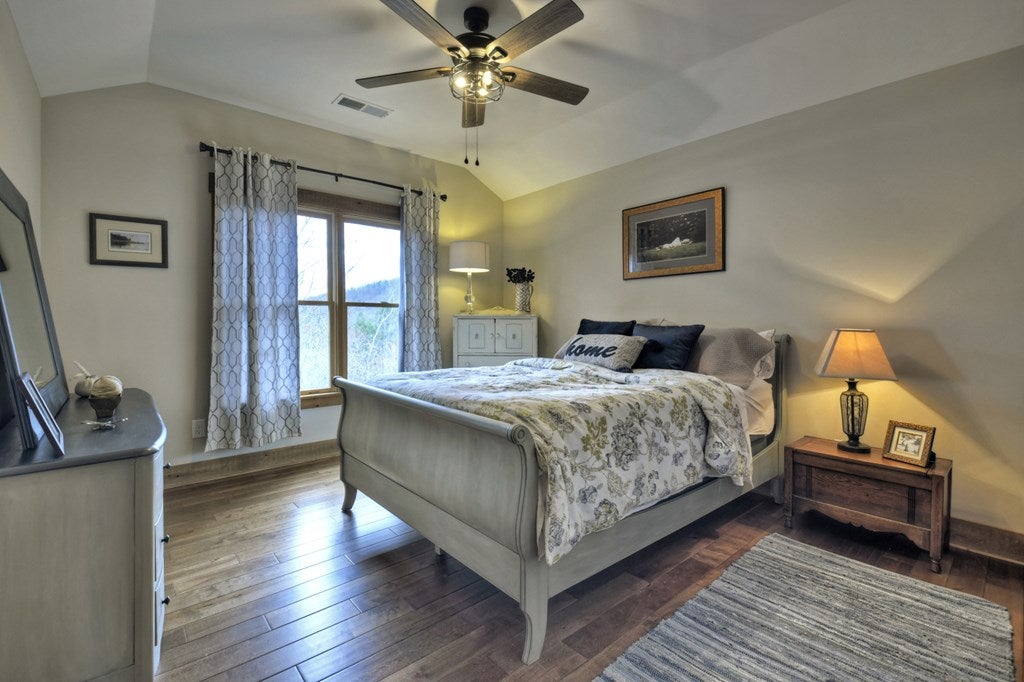 Ellijay, Georgia, 30540, United States, 5 Bedrooms Bedrooms, ,4 BathroomsBathrooms,Residential,Active,1745330