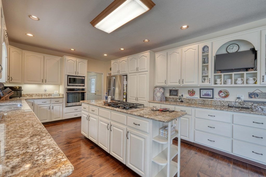 Blairsville, Georgia, 30512, United States, 4 Bedrooms Bedrooms, ,4 BathroomsBathrooms,Residential,Active,1892611