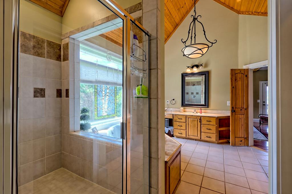 Franklin, North Carolina, 28734, United States, 3 Bedrooms Bedrooms, ,4 BathroomsBathrooms,Residential,Active,1945078