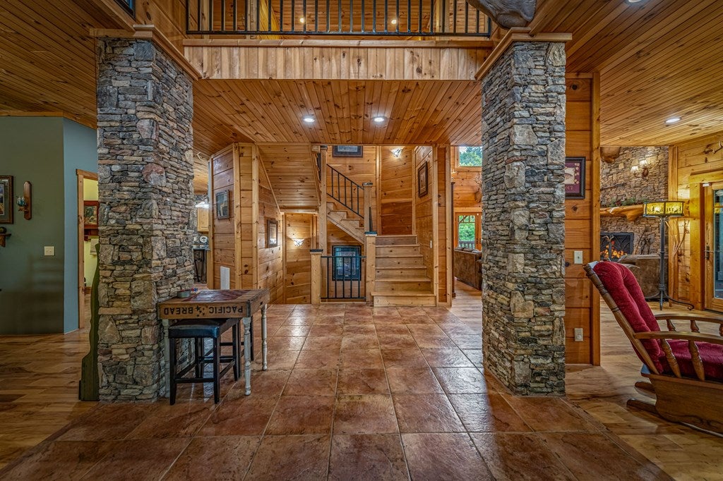 Brasstown, North Carolina, 28902, United States, 4 Bedrooms Bedrooms, ,5 BathroomsBathrooms,Residential,Active,1810516