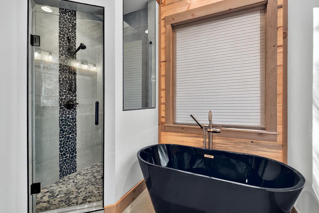 Ellijay, Georgia, 30540, United States, 4 Bedrooms Bedrooms, ,3 BathroomsBathrooms,Residential,Active,1971005