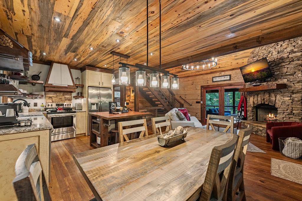 Blue Ridge, Georgia, 30513, United States, 3 Bedrooms Bedrooms, ,3 BathroomsBathrooms,Residential,Active,1849502