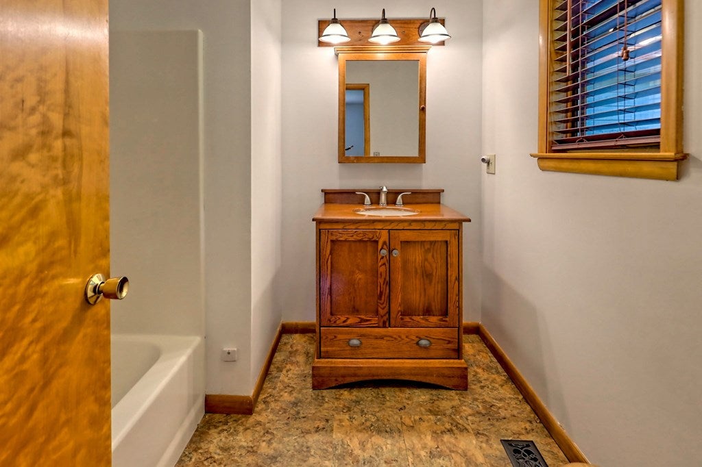 Hiawassee, Georgia, 30546, United States, 3 Bedrooms Bedrooms, ,3 BathroomsBathrooms,Residential,Active,1790158