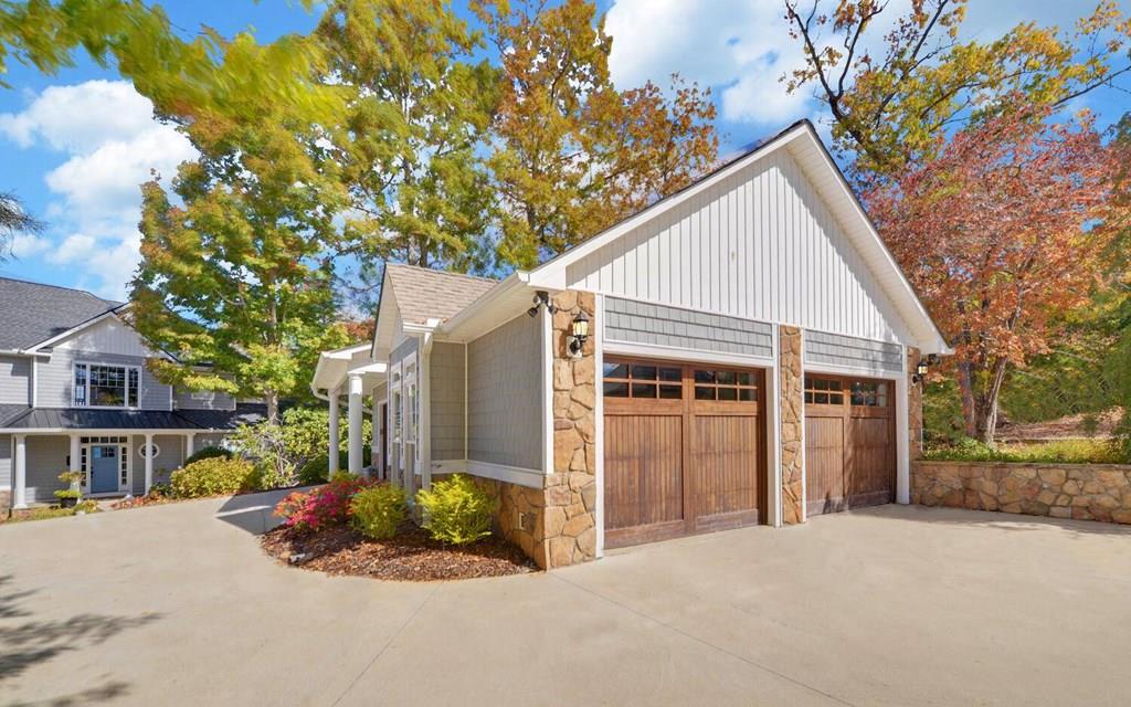 Hiawassee, Georgia, 30546, United States, 8 Bedrooms Bedrooms, ,6 BathroomsBathrooms,Residential,Active,1821974