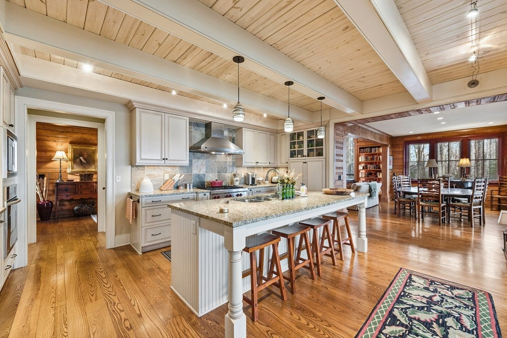 Murphy, North Carolina, 28906, United States, 5 Bedrooms Bedrooms, ,6 BathroomsBathrooms,Residential,Active,2000202