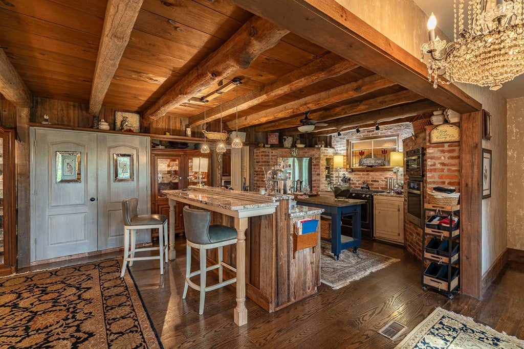Blairsville, Georgia, 30512, United States, 5 Bedrooms Bedrooms, ,6 BathroomsBathrooms,Residential,Active,1944103