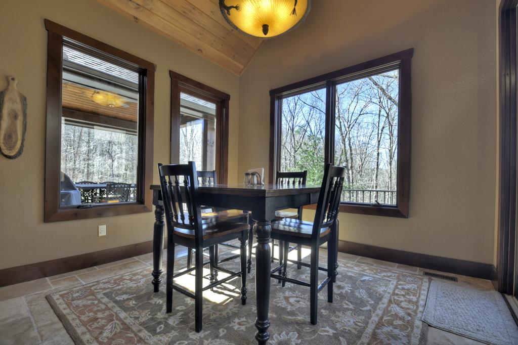 Ellijay, Georgia, 30536, United States, 5 Bedrooms Bedrooms, ,6 BathroomsBathrooms,Residential,Active,1953362