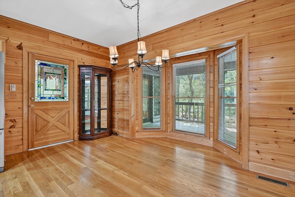 Ellijay, Georgia, 30536, United States, 3 Bedrooms Bedrooms, ,5 BathroomsBathrooms,Residential,Active,1926905