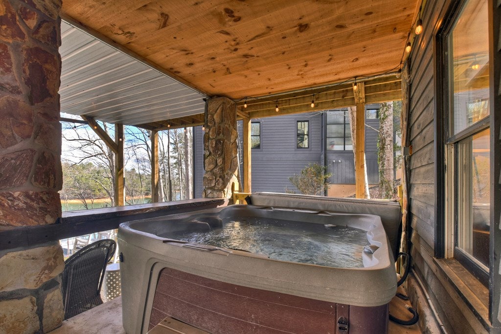 Blue Ridge, Georgia, 30513, United States, 3 Bedrooms Bedrooms, ,3 BathroomsBathrooms,Residential,Active,2029742
