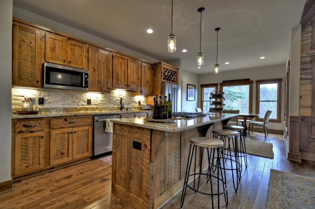 Ellijay, Georgia, 30540, United States, 5 Bedrooms Bedrooms, ,4 BathroomsBathrooms,Residential,Active,1745330