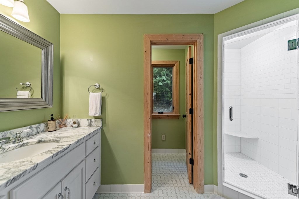 Morganton, Georgia, 30560, United States, 4 Bedrooms Bedrooms, ,5 BathroomsBathrooms,Residential,Active,1952626