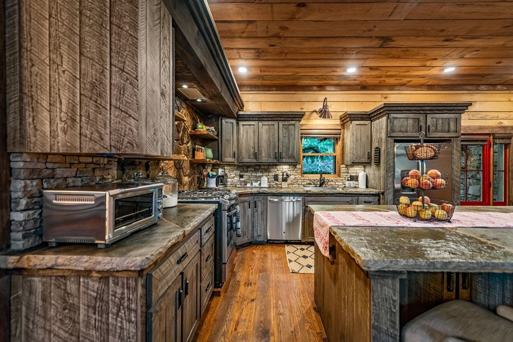 Blue Ridge, Georgia, 30513, United States, 3 Bedrooms Bedrooms, ,5 BathroomsBathrooms,Residential,Active,1973531