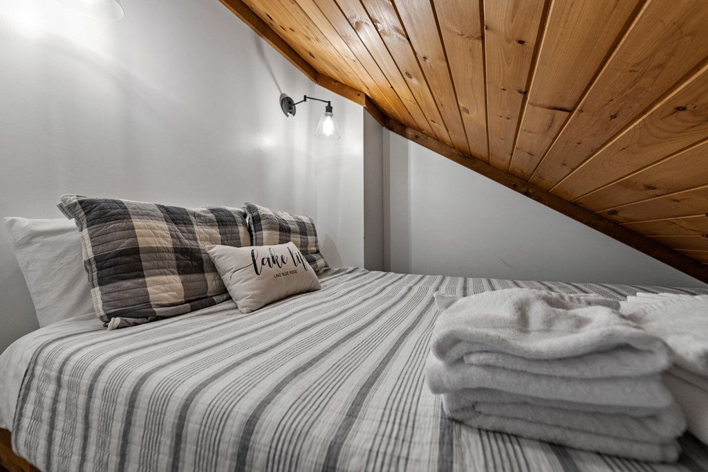 Morganton, Georgia, 30560, United States, 4 Bedrooms Bedrooms, ,3 BathroomsBathrooms,Residential,Pending,1858671