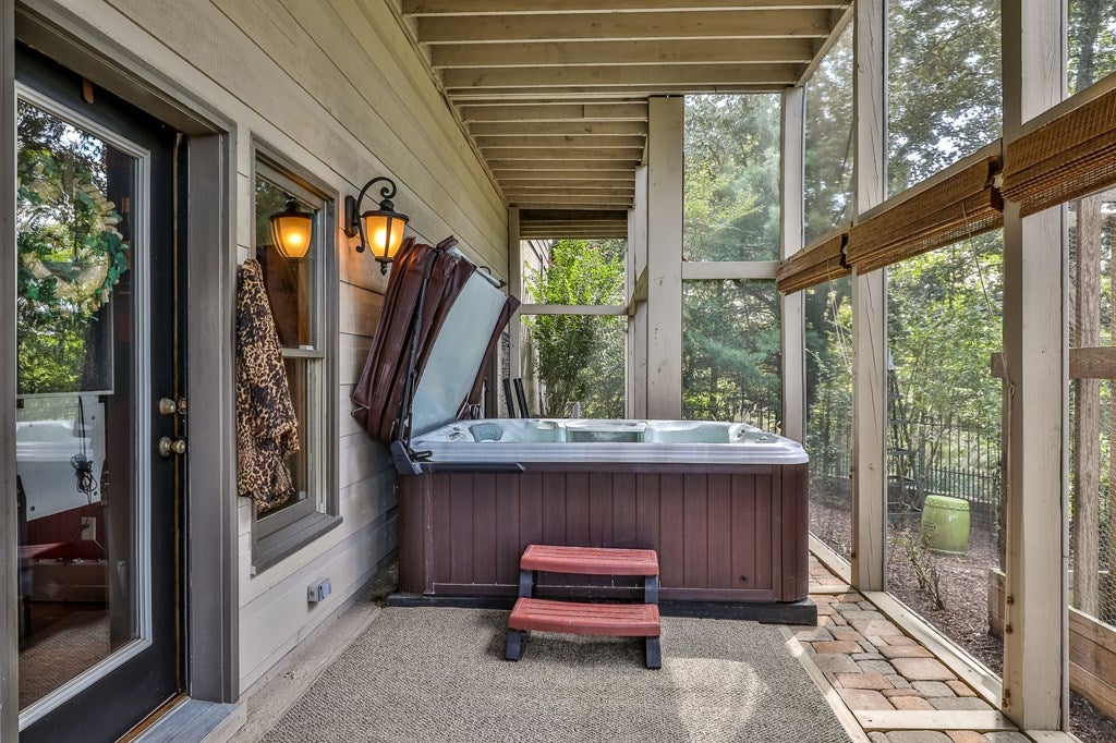 Ellijay, Georgia, 30536, United States, 4 Bedrooms Bedrooms, ,3 BathroomsBathrooms,Residential,Active,1863273