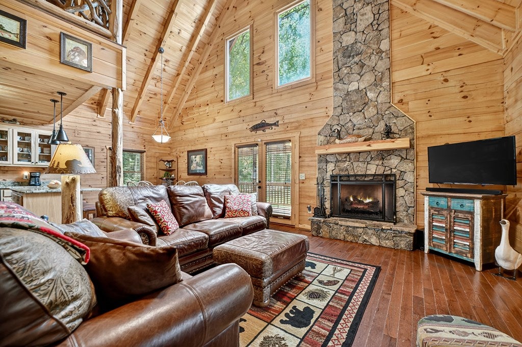 Ellijay, Georgia, 30536, United States, 2 Bedrooms Bedrooms, ,2 BathroomsBathrooms,Residential,Active,1946315