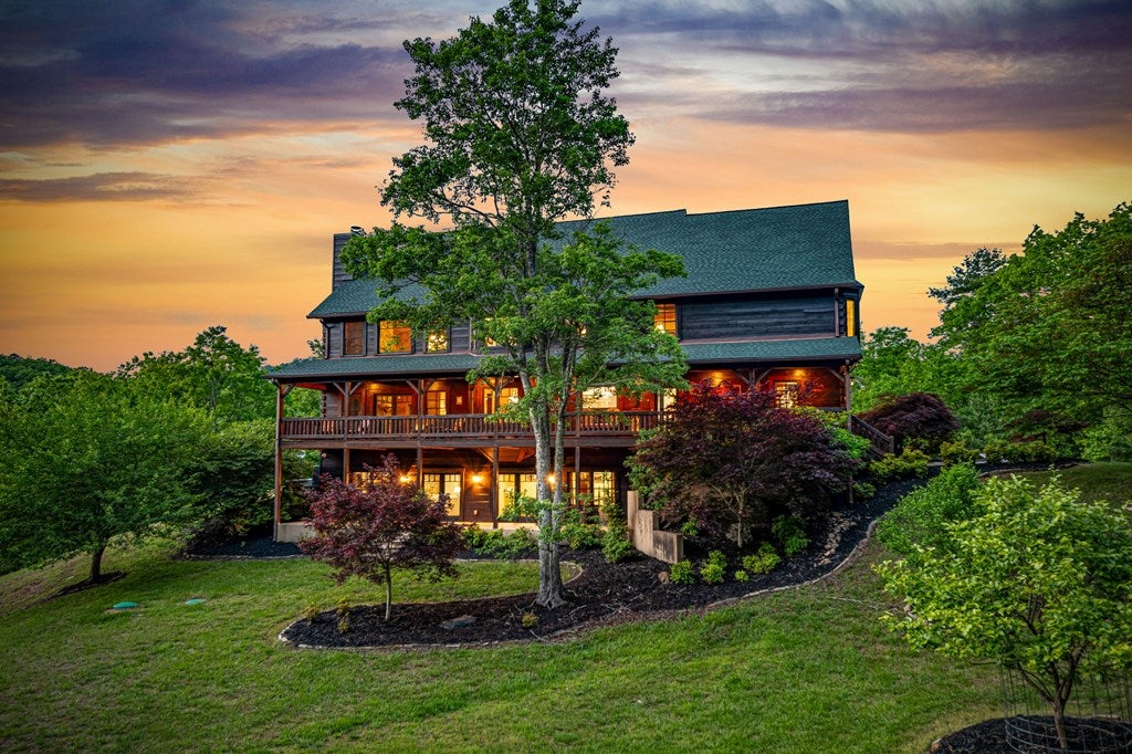 Brasstown, North Carolina, 28902, United States, 4 Bedrooms Bedrooms, ,5 BathroomsBathrooms,Residential,Active,1810516