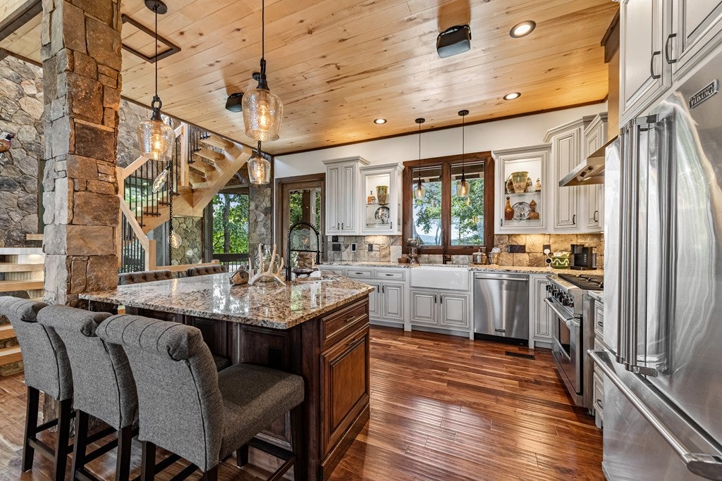 Blue Ridge, Georgia, 30513, United States, 4 Bedrooms Bedrooms, ,5 BathroomsBathrooms,Residential,Active,1904743