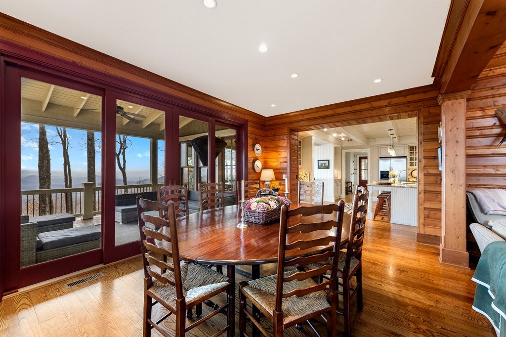 Murphy, North Carolina, 28906, United States, 5 Bedrooms Bedrooms, ,6 BathroomsBathrooms,Residential,Active,2000202