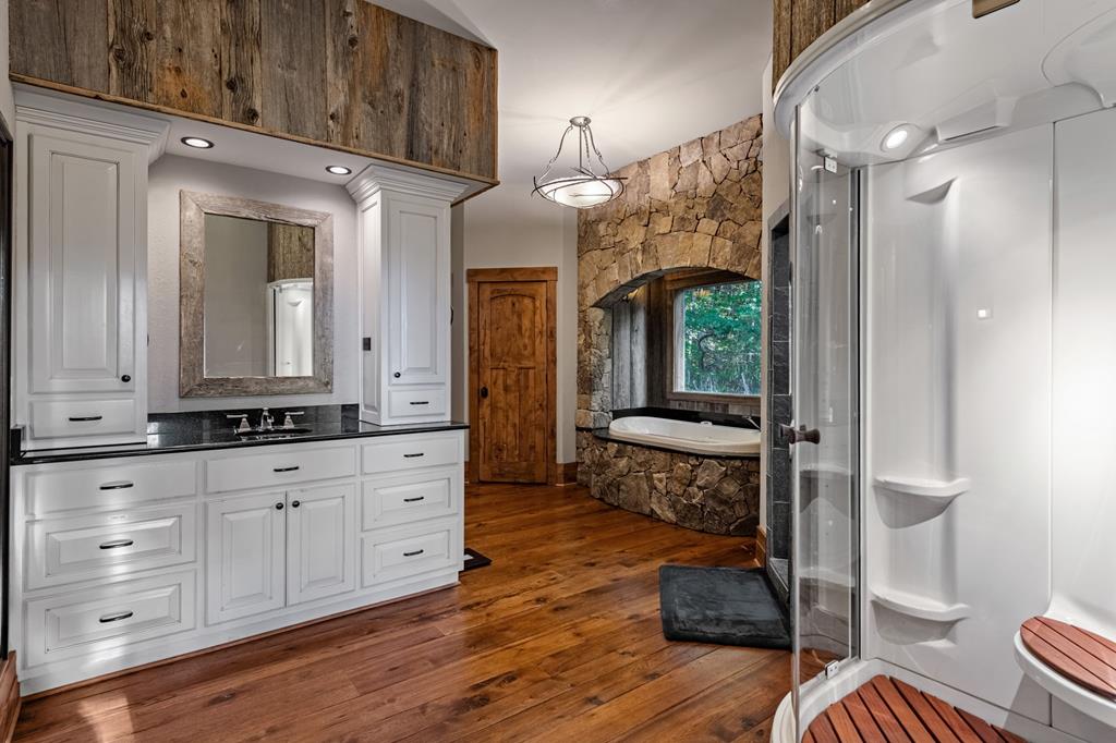 Ellijay, Georgia, 30536, United States, 5 Bedrooms Bedrooms, ,5 BathroomsBathrooms,Residential,Active,1973280