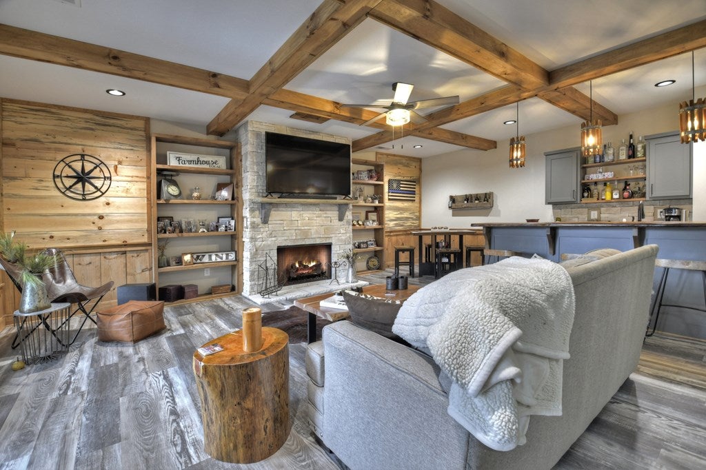 Ellijay, Georgia, 30540, United States, 5 Bedrooms Bedrooms, ,4 BathroomsBathrooms,Residential,Active,1745330