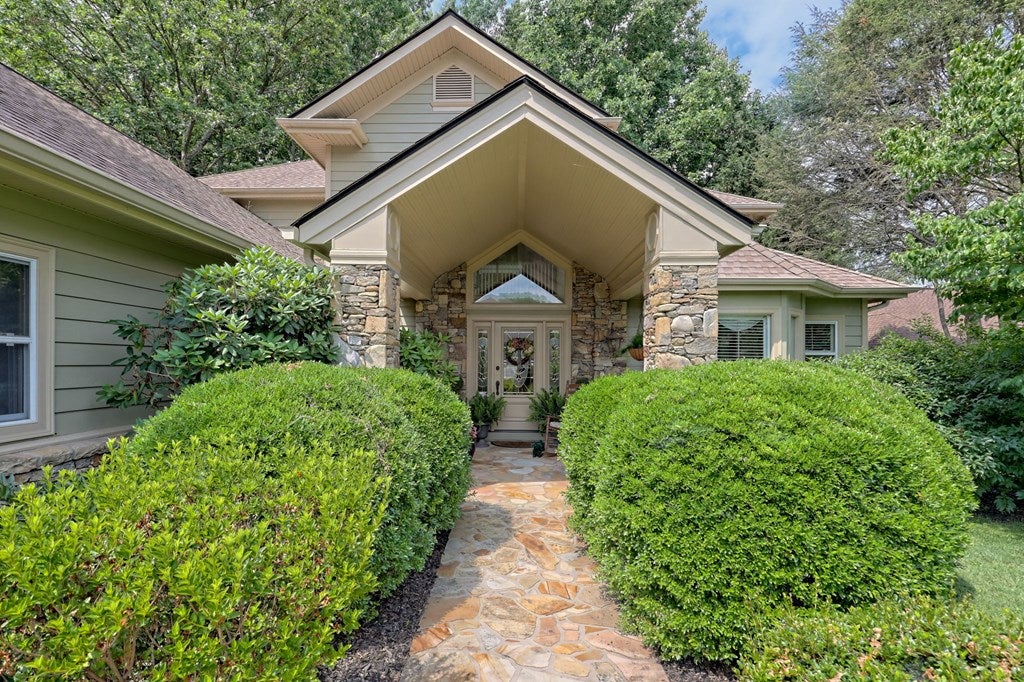 Hiawassee, Georgia, 30546, United States, 4 Bedrooms Bedrooms, ,5 BathroomsBathrooms,Residential,Active,1741595