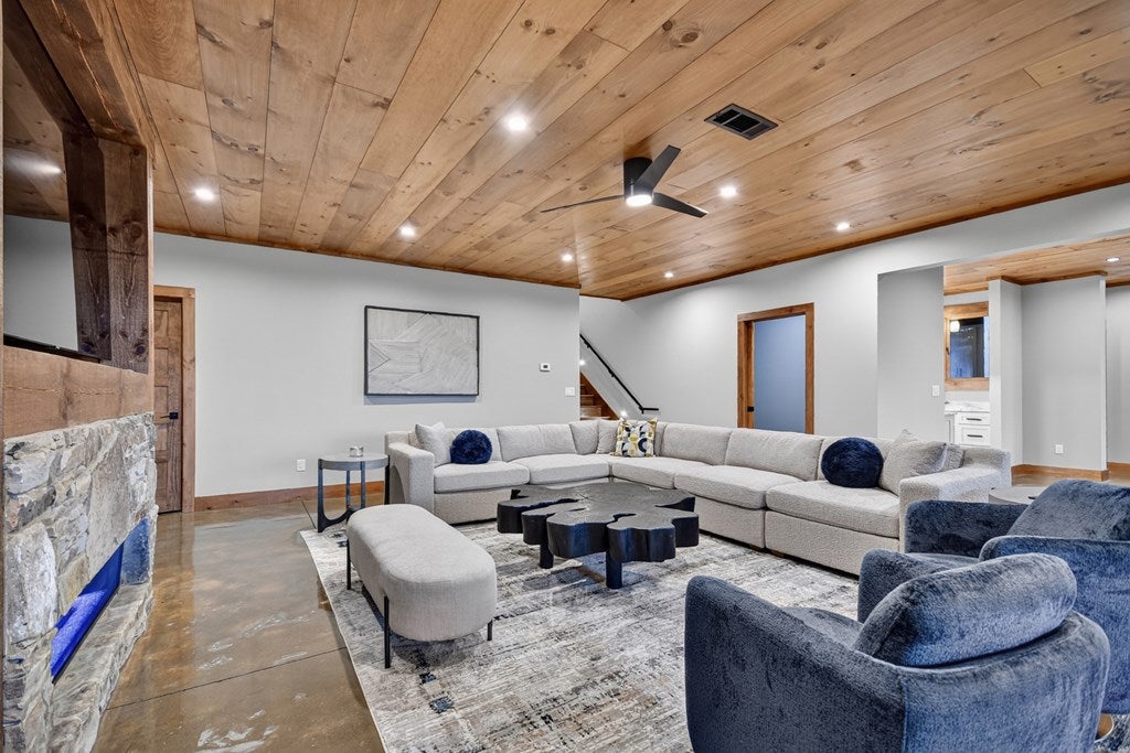 Blue Ridge, Georgia, 30513, United States, 5 Bedrooms Bedrooms, ,5 BathroomsBathrooms,Residential,Active,1945259