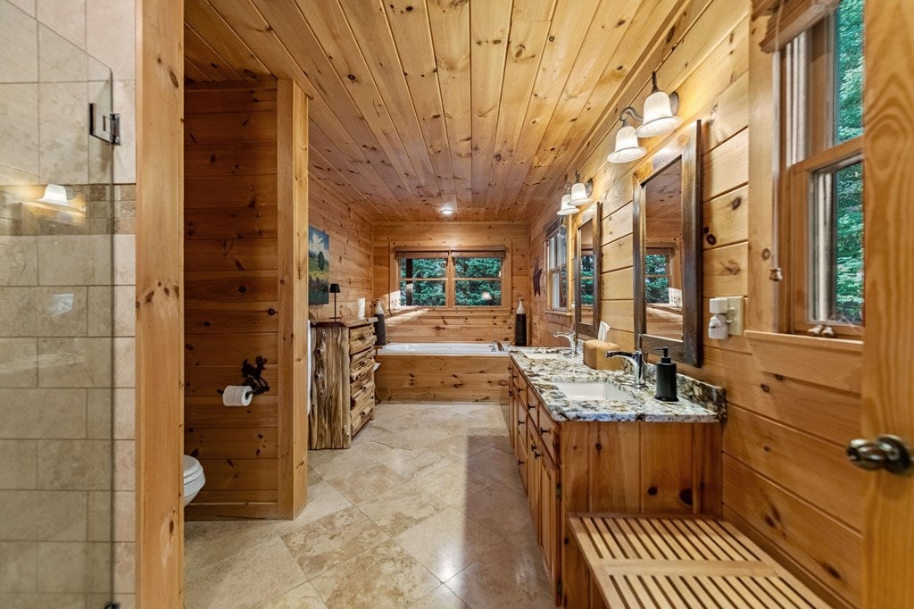 Mineral Bluff, Georgia, 30559, United States, 4 Bedrooms Bedrooms, ,4 BathroomsBathrooms,Residential,Active,1929467