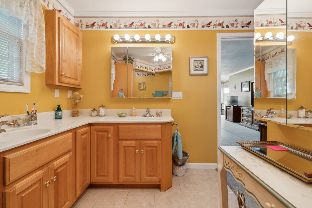 Blairsville, Georgia, 30512, United States, ,5 BathroomsBathrooms,Residential,Active,1894214
