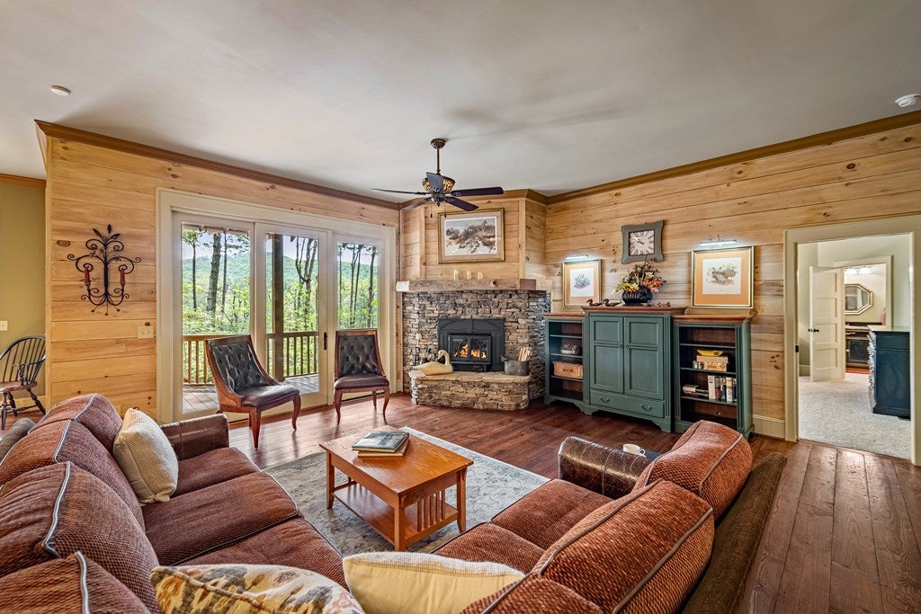 Ellijay, Georgia, 30536, United States, 4 Bedrooms Bedrooms, ,4 BathroomsBathrooms,Residential,Active,1800168