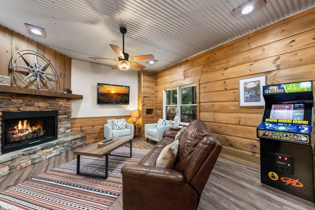 Blue Ridge, Georgia, 30513, United States, 4 Bedrooms Bedrooms, ,3 BathroomsBathrooms,Residential,Active,1945235