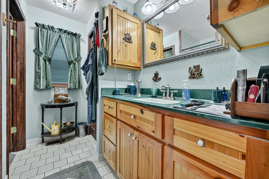 Mineral Bluff, Georgia, 30559, United States, 4 Bedrooms Bedrooms, ,3 BathroomsBathrooms,Residential,Active,1899865