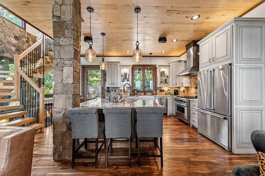 Blue Ridge, Georgia, 30513, United States, 4 Bedrooms Bedrooms, ,5 BathroomsBathrooms,Residential,Active,1904743