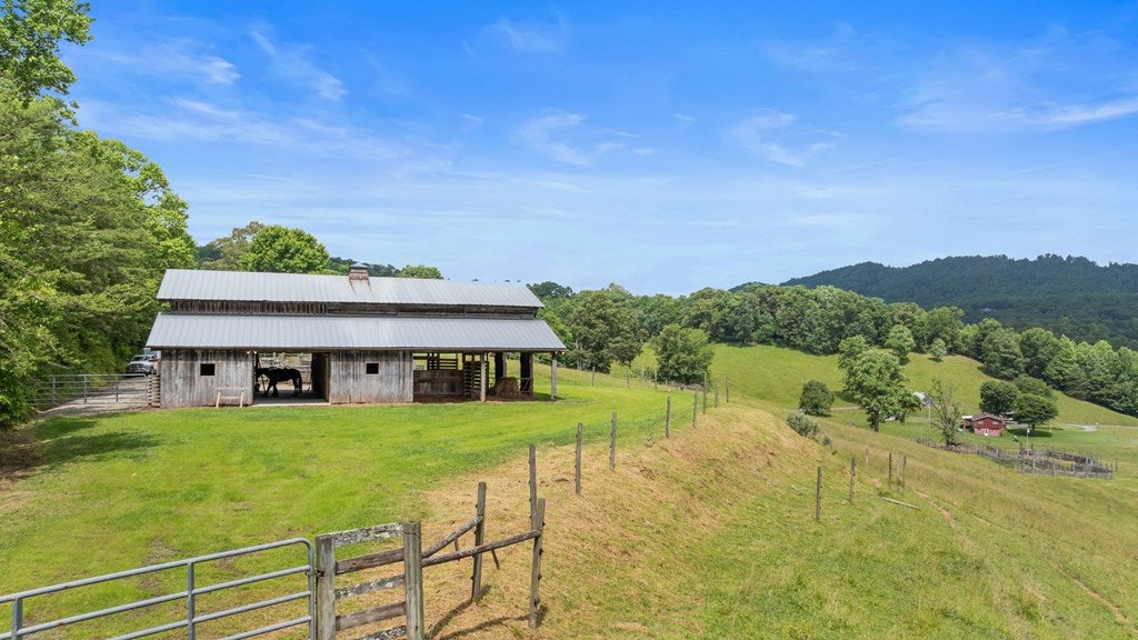 Warne, North Carolina, 28909, United States, 3 Bedrooms Bedrooms, ,3 BathroomsBathrooms,Residential,Active,1859363