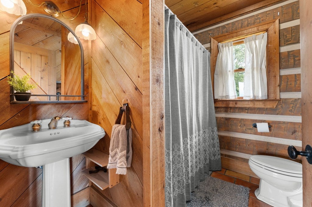 Warne, North Carolina, 28909, United States, 3 Bedrooms Bedrooms, ,3 BathroomsBathrooms,Residential,Active,1859363