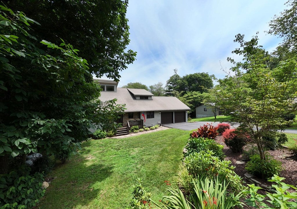 Blairsville, Georgia, 30512, United States, 3 Bedrooms Bedrooms, ,3 BathroomsBathrooms,Residential,Active,1877859