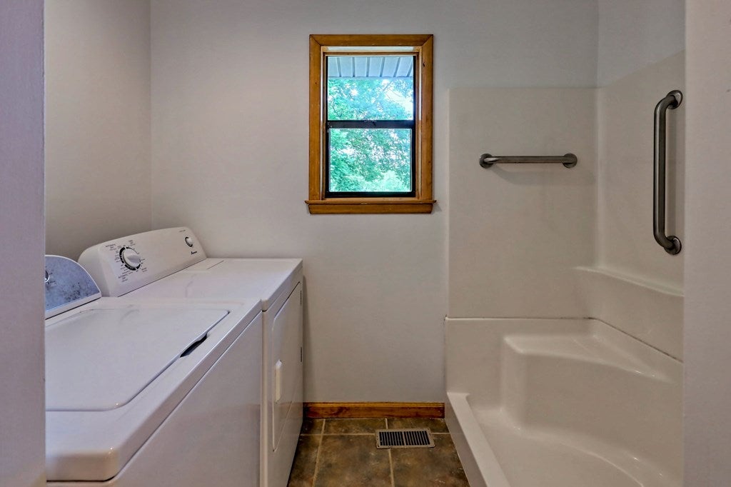 Hiawassee, Georgia, 30546, United States, 3 Bedrooms Bedrooms, ,3 BathroomsBathrooms,Residential,Active,1790158